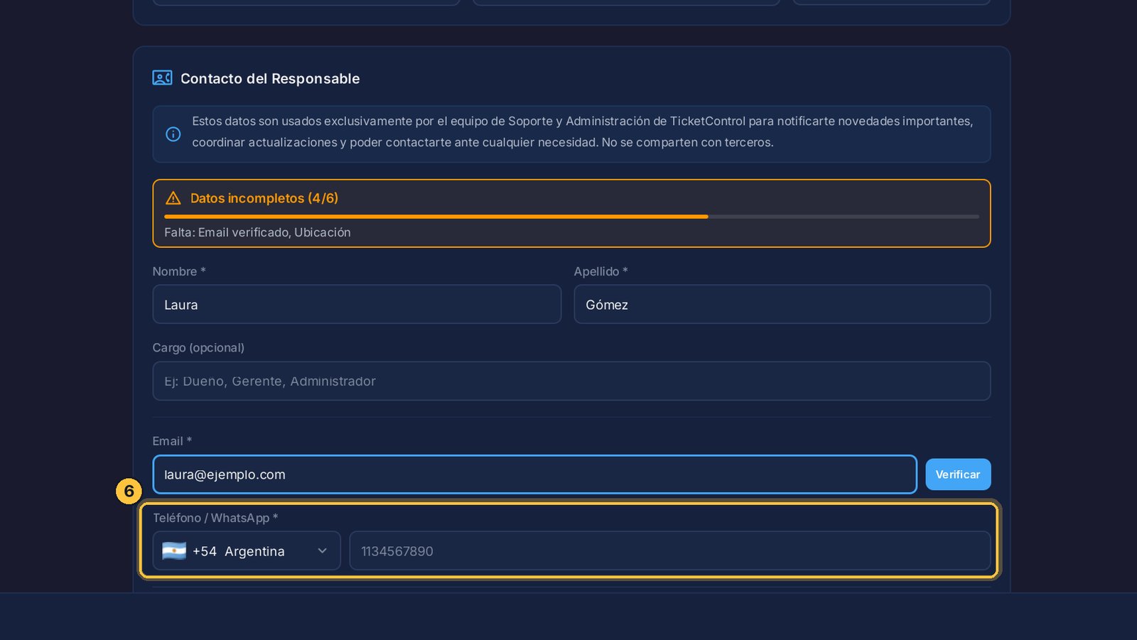 Con el teléfono es igual: eliges el país, escribes el número, y lo verificas con el código que te llega por WhatsApp.