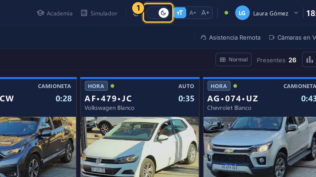 Con este interruptor, arriba a la derecha, pasas del tema oscuro al claro.