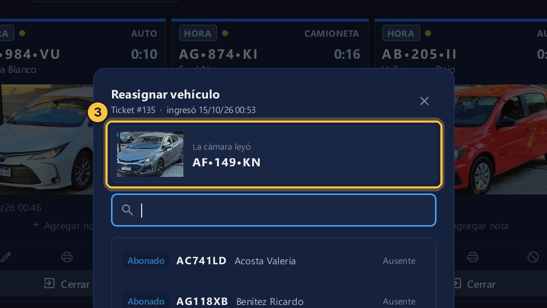 Arriba, la foto y lo que leyó la cámara. Si no ves bien la matrícula, haz clic en la foto y se agranda.