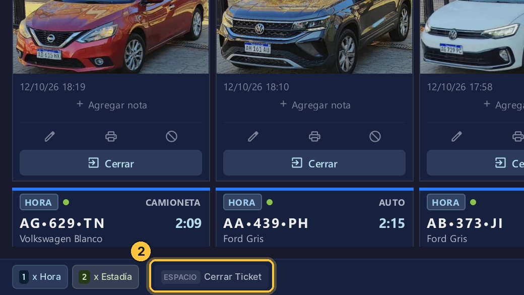 Para cobrar, lo habitual es escanear el código del ticket con el lector. La barra espaciadora es para cuando el cliente perdió su ticket: con ella buscas el vehículo y lo cobras.