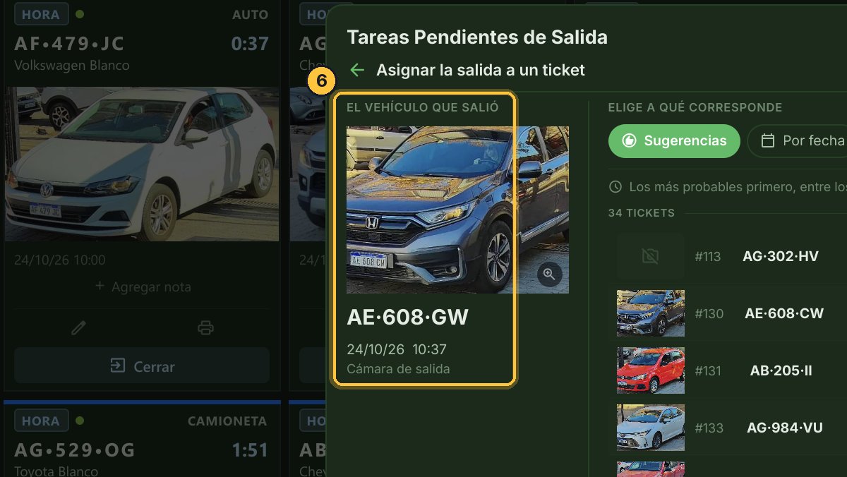 A la izquierda queda el vehículo que salió. Para verlo bien, haz clic en su foto.