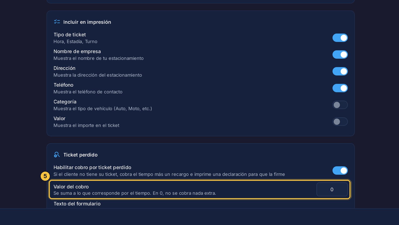 En Valor del cobro va el recargo: lo que se suma a lo que corresponde por el tiempo, si el cliente no tiene su ticket. Es opcional: en cero, no se cobra nada extra.