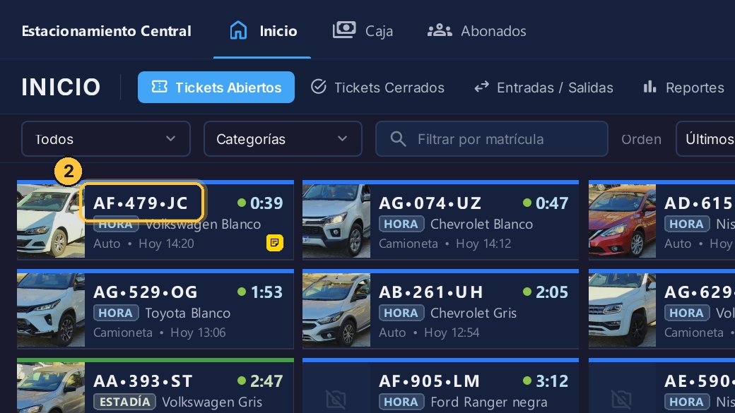 En la vista compacta entran muchos más vehículos en la pantalla, con lo esencial de cada uno.